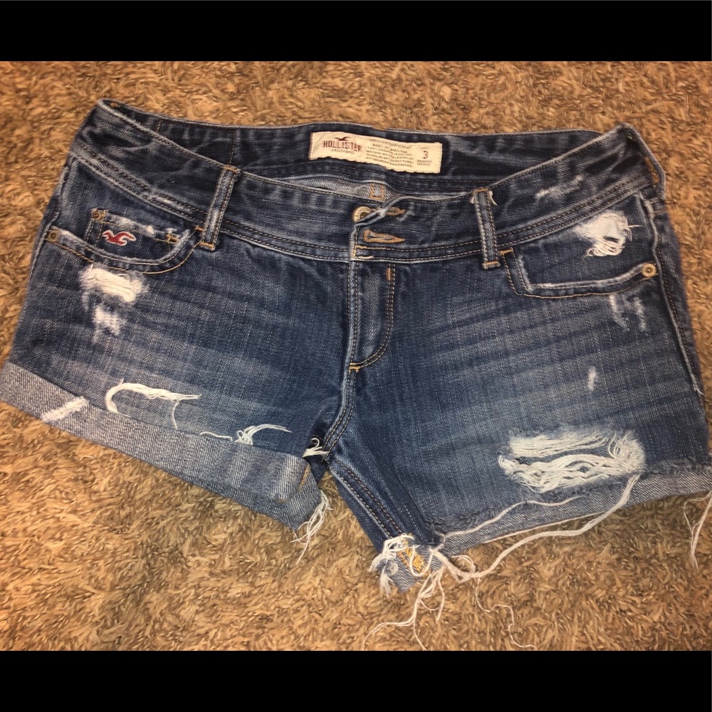 Hollister distressed low rise short shorts size 3